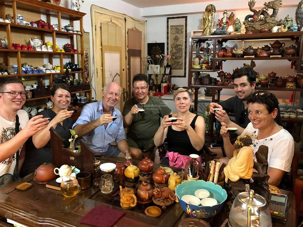 Siêu phẩm, bán gấp 8.2 tỷ nhà phố hàng buồm, cách phố 1 nhà, 30m2 4 tầng, ở ngay kd đỉnh hàng hiếm