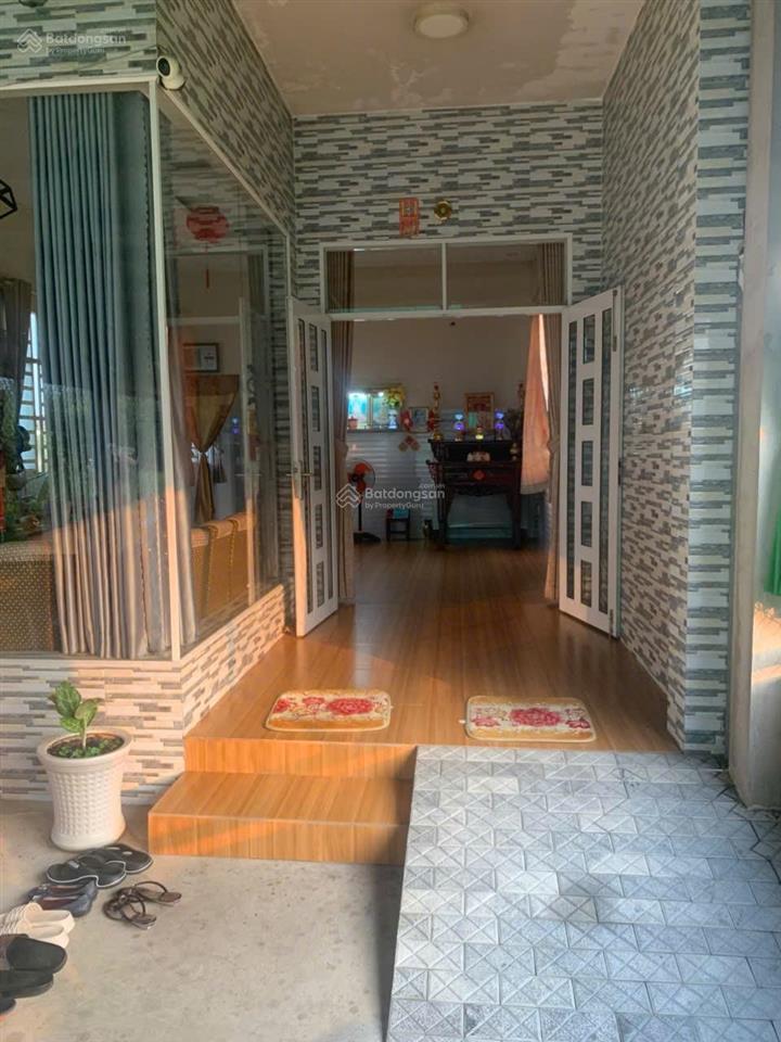 Chính chủ bán nhà 303,3m2 mặt tiền đường 7m cách ql1a 100m