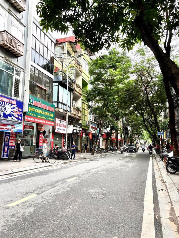 Bán nhà lô góc, mặt phố đội cấn, q. ba đình, dt 50m2, mt 4,5m, 4 tầng, giá 17 tỷ