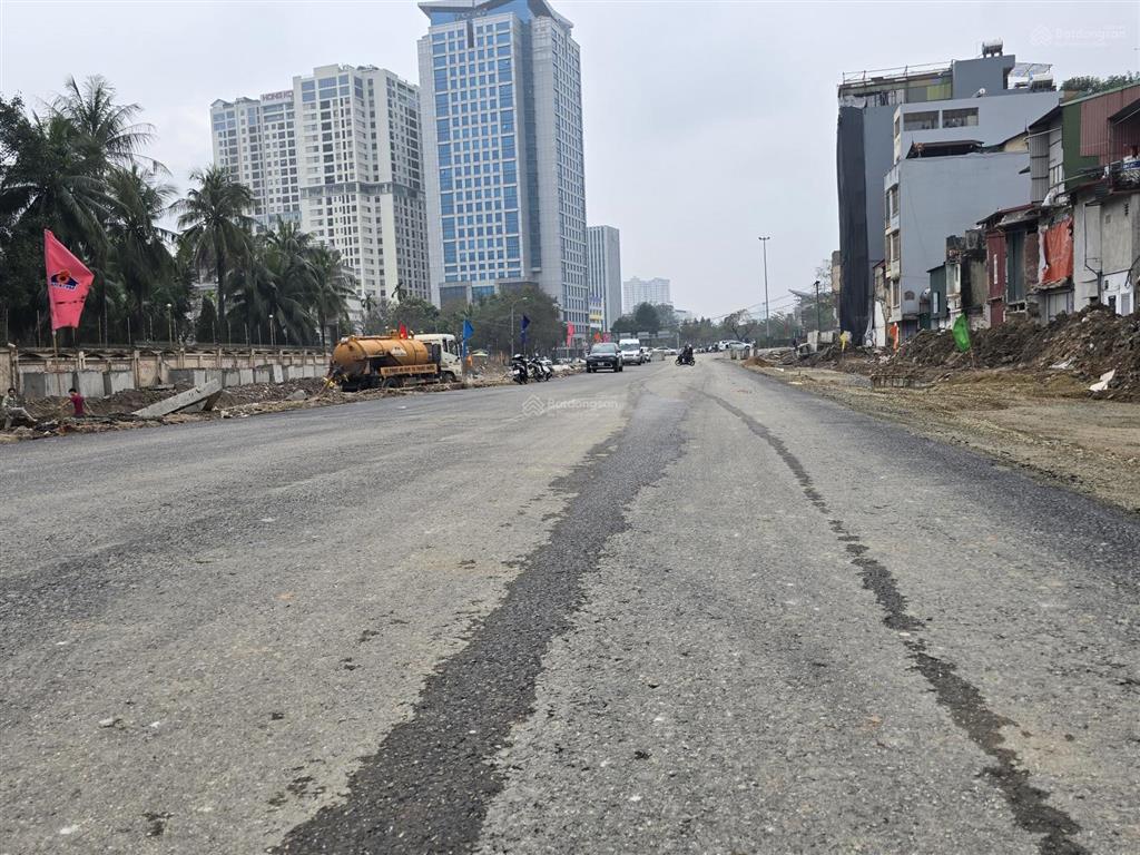 Bán nhà 2 mặt phố, phố ô chợ dừa  đê la thành, quận đống đa