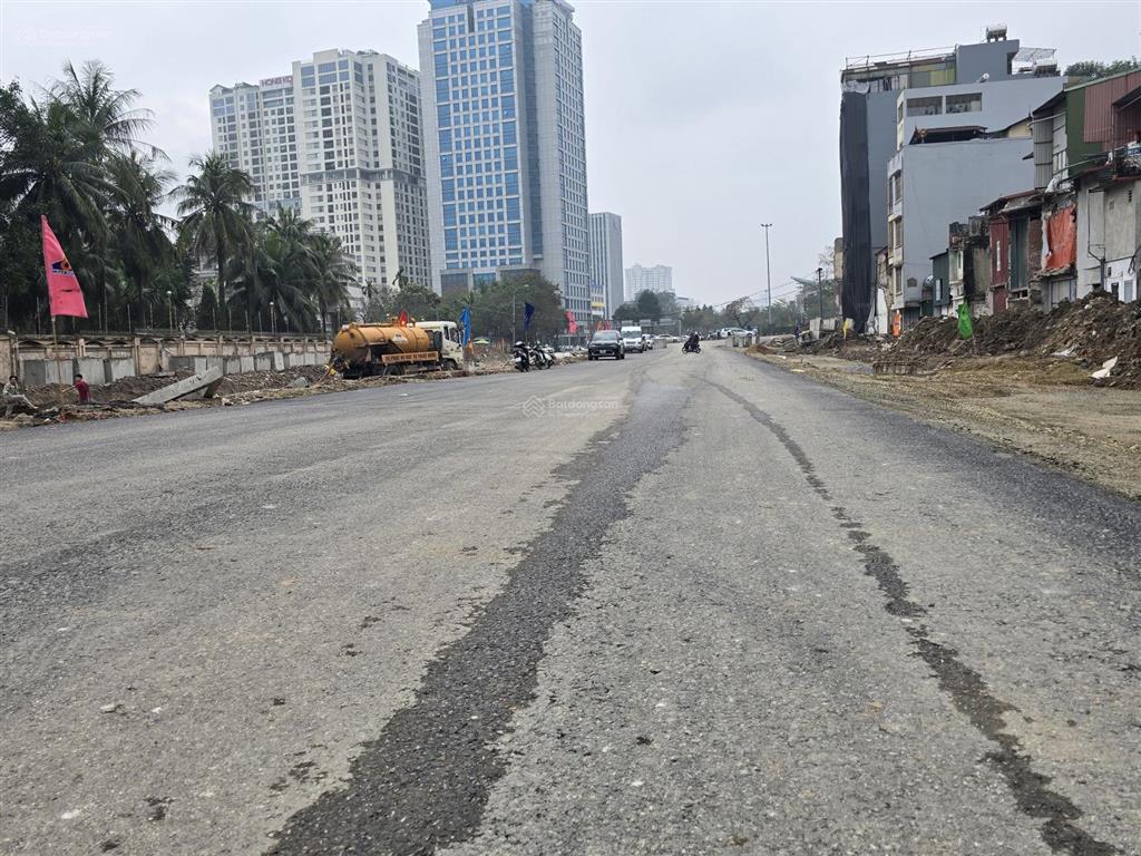 Bán nhà 2 mặt phố, phố ô chợ dừa  đê la thành, quận đống đa