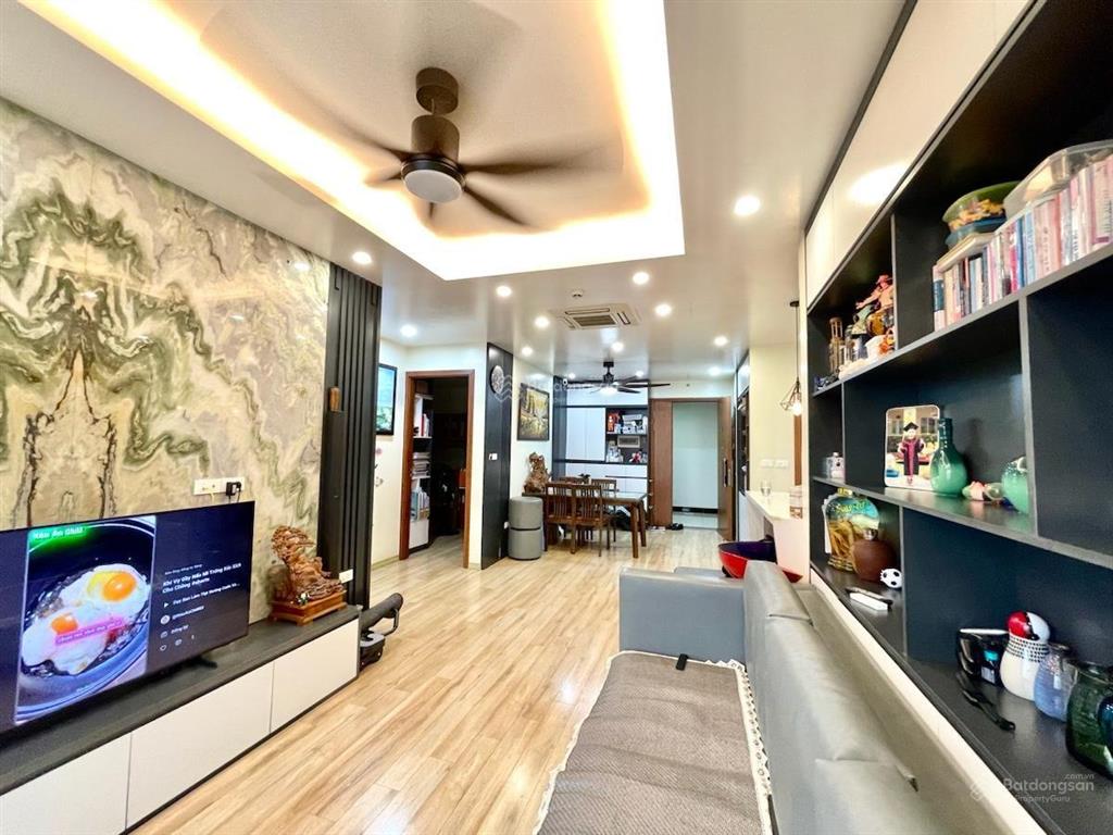 Hot nhà mặt phố trần thái tông, cầu giấy 200m2, mt 10m, 3 tầng, 120 tỷ