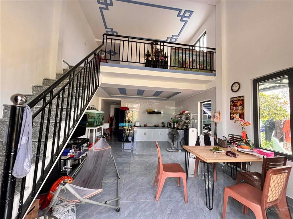 Bán nhà đẹp 2 tầng xã hoà tiến, 120m2 đất ở ngang rộng rãi 8,8m, 2 phòng ngủ