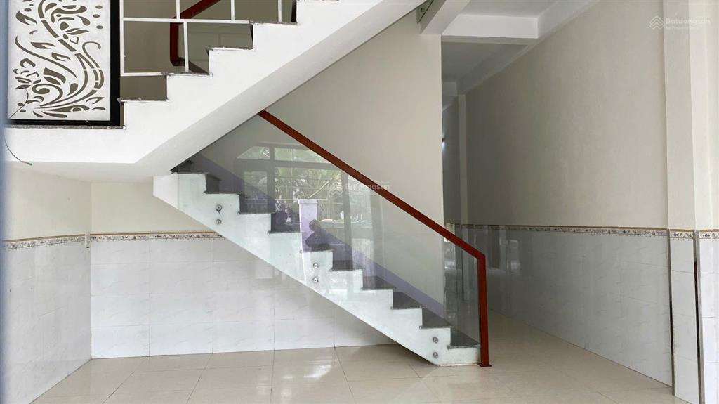 Bán nhà 2 tầng, 125m², có 3 phòng ngủ, không ngập lụt xã hòa phong, giá rẻ.