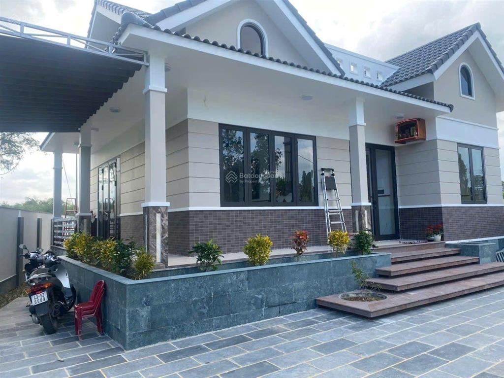Bán nhà mái thái gần sông, 500m2 có 130m2 đất ở 2 mặt kiệt rất đẹp ngang rộng 32m