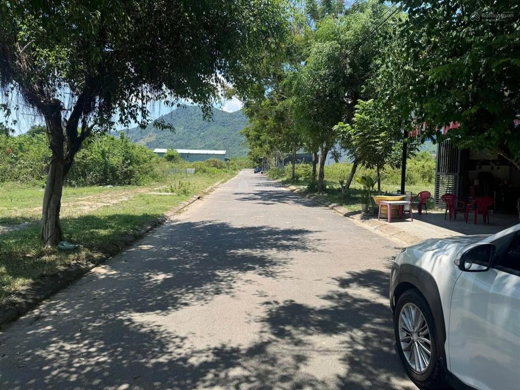 Đất tái định cư nam nhà vườn 107m² đường 5,5m gần khu thương mại tự do.