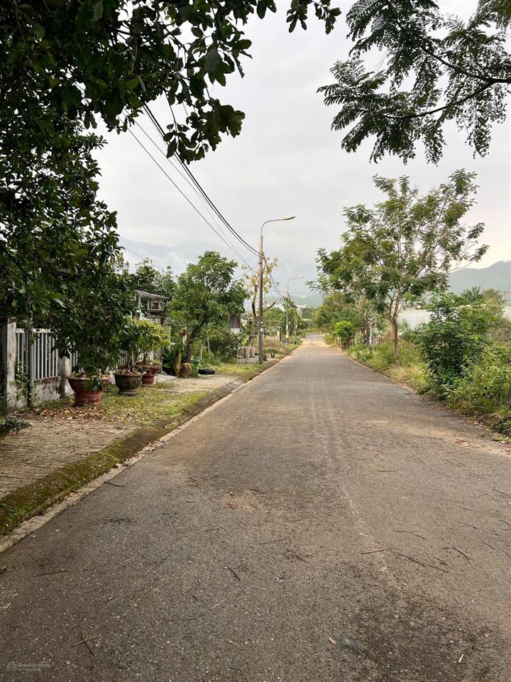 Đất tái định cư nam nhà vườn 107m² đường 5,5m gần khu thương mại tự do.