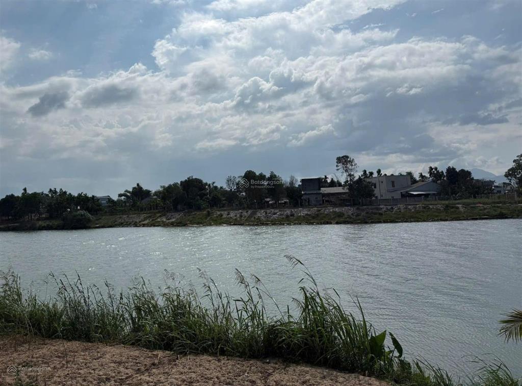 Đất view sông yên thôn thạch bồ, 300m2 có 210m2 đất ở.
