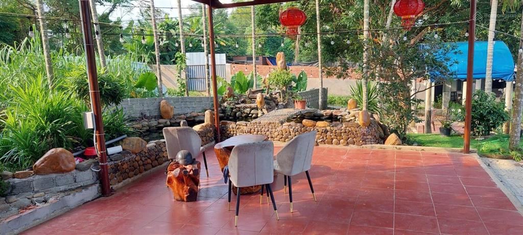 Bán nhà vườn 800m2 có 212m2 đất ở mặt tiền đường nhựa, ngang rộng rãi 15m
