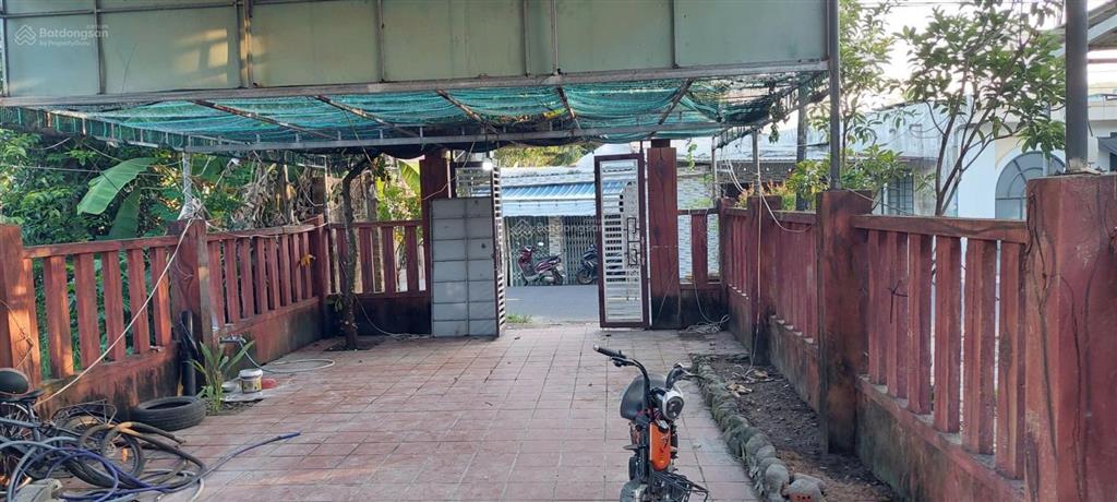 Bán nhà mặt tiền đường nhựa dh5, 172m2 có 150m2 đất ở ngang 7m giá tốt.