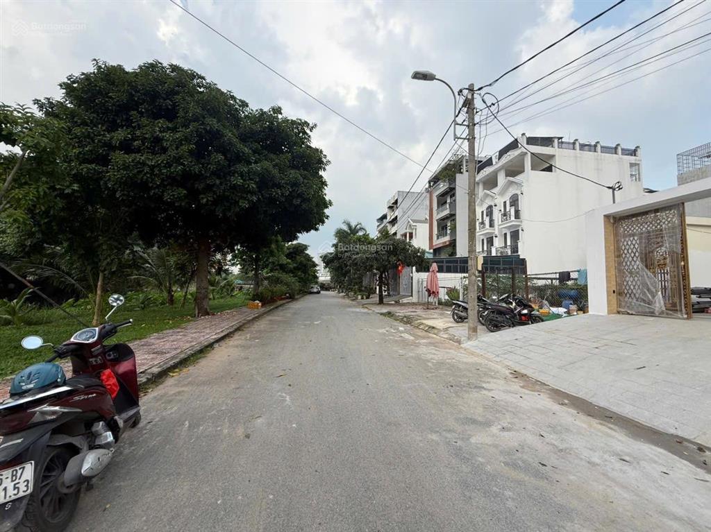 Mặt tiền rạch  khu du lịch bến xưa, 7.66x27.5m, cn 205.5m2, 15 tỷ, 0938 292 ***