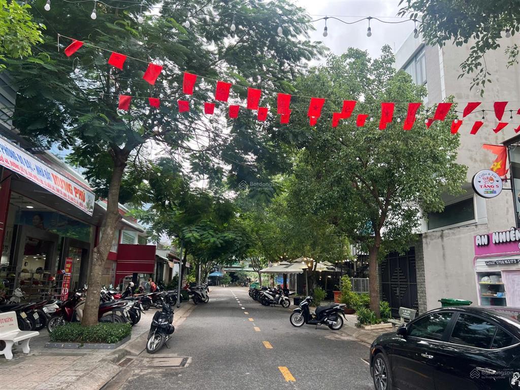 Chính chủ bán tòa nhà 400m2  dòng tiền 90tr/tháng  ngay tt bến lức  giá 27 tỷ tl