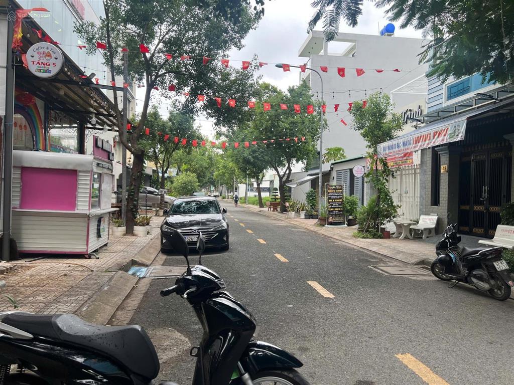 Chính chủ bán tòa nhà 400m2  dòng tiền 90tr/tháng  ngay tt bến lức  giá 27 tỷ tl