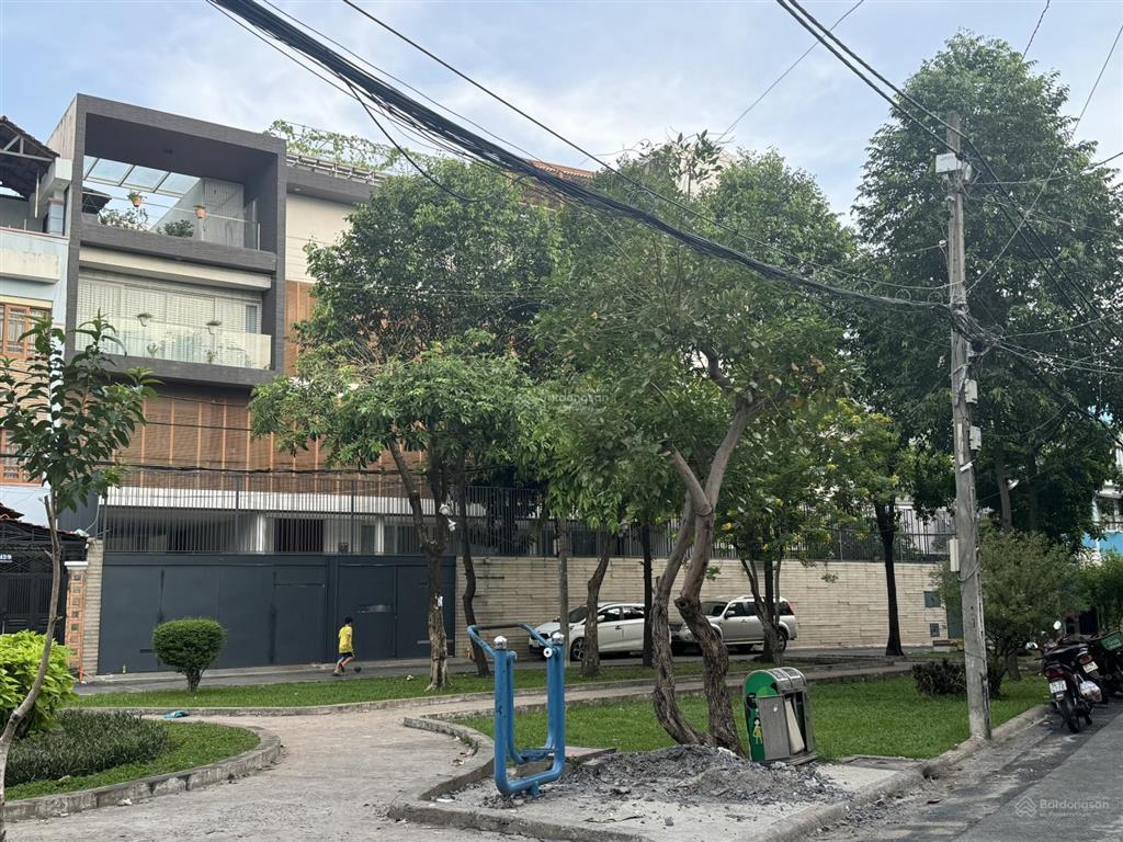 Bán nhà khu vip tân sơn nhì tân phú, dt 8mx18m, giá 24 tỷ ( kim)
