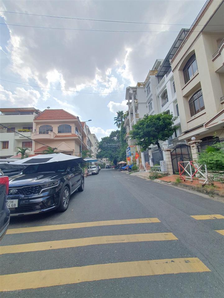 Bán nhà khu vip tân sơn nhì tân phú, dt 8mx18m, giá 24 tỷ ( kim)