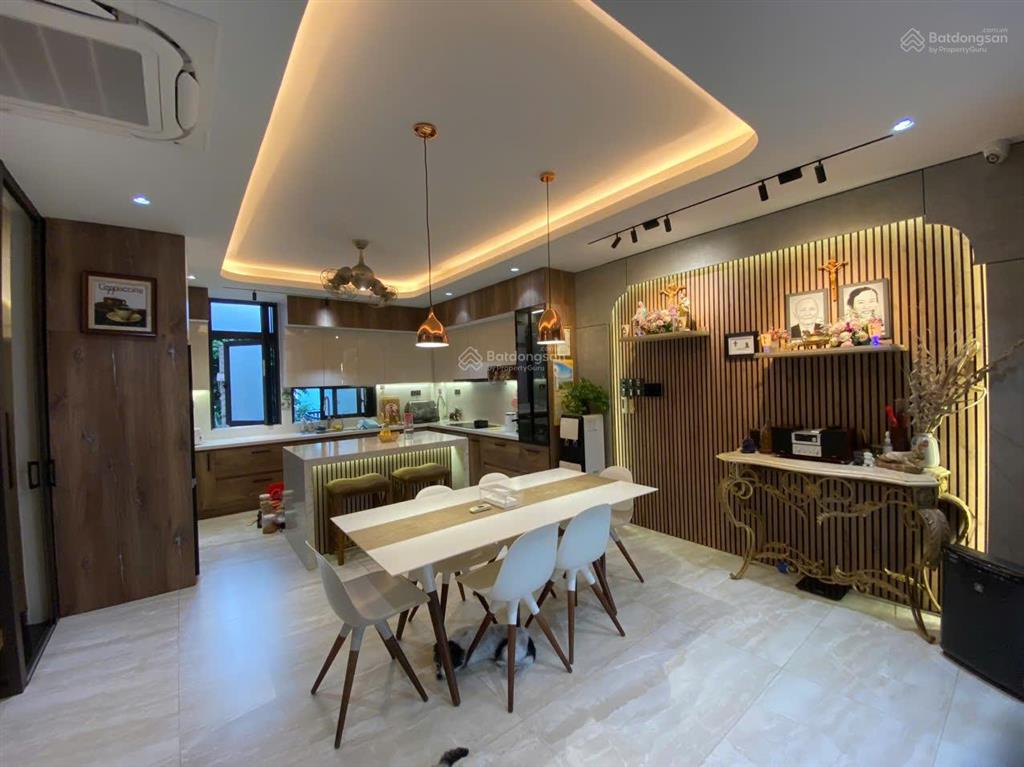 Bán nhà đường 8m lê văn sỹ, quận 3, dt 6x19m, 1 trệt 3 lầu. giá bán 26 tỷ 600 ( kim)