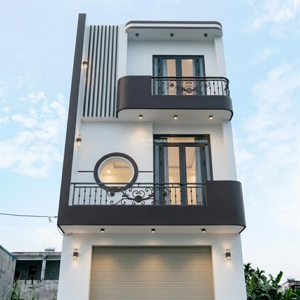 Nhà công viên lương quán 3 tầng giá 2 tỉ 39