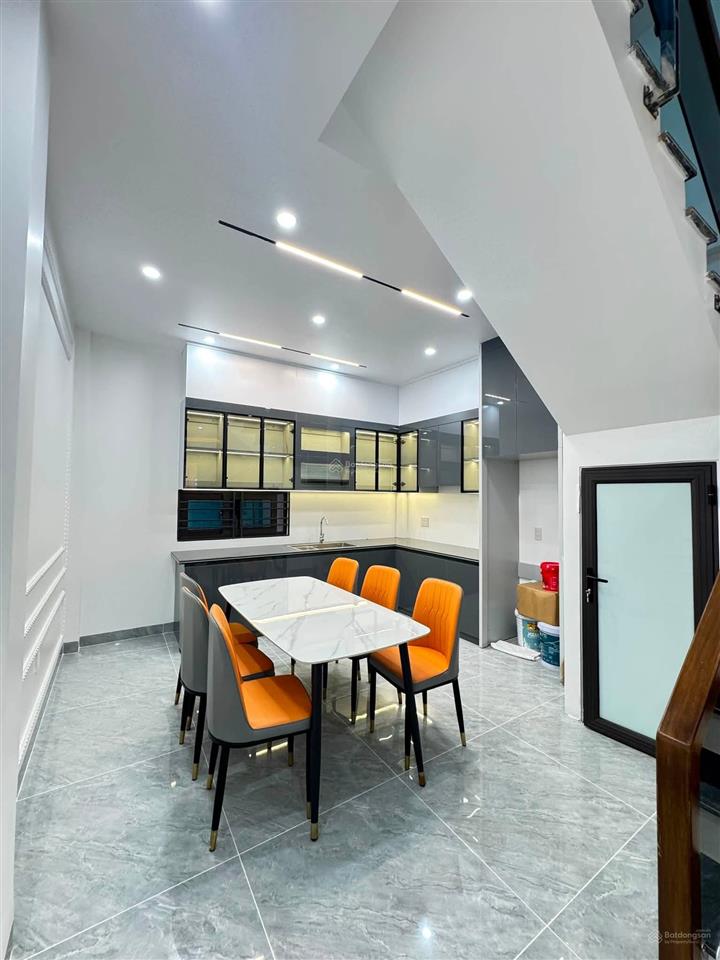 Bán căn nhà 4t full nội thất tổ 7 thị trấn an dương. ngõ trước mặt 4m. đi bộ 30m là chỗ gửi xe ô tô