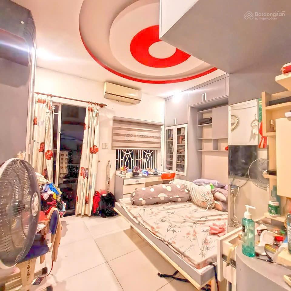 Nhà hẻm xe hơi khu vườn điều q7