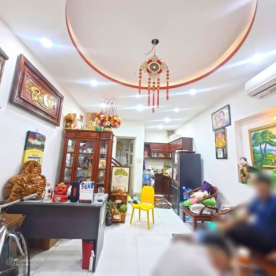 Nhà hẻm xe hơi khu vườn điều q7