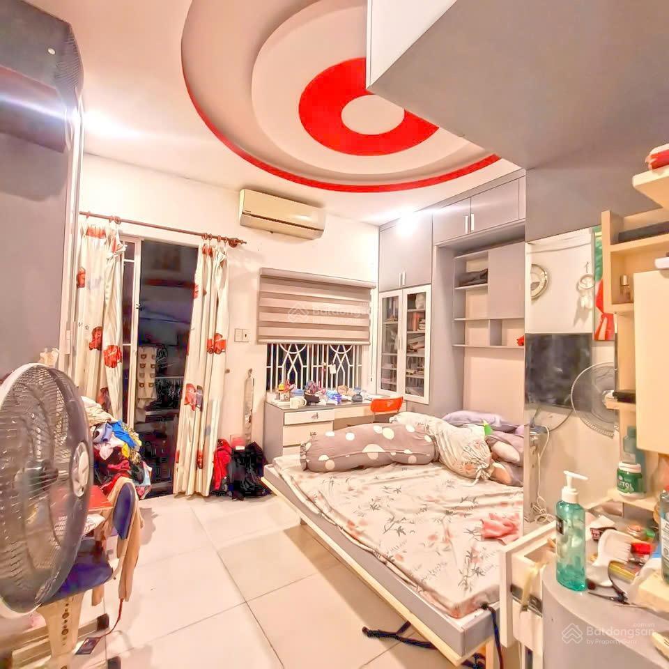 Nhà hẻm xe hơi khu vườn điều q7