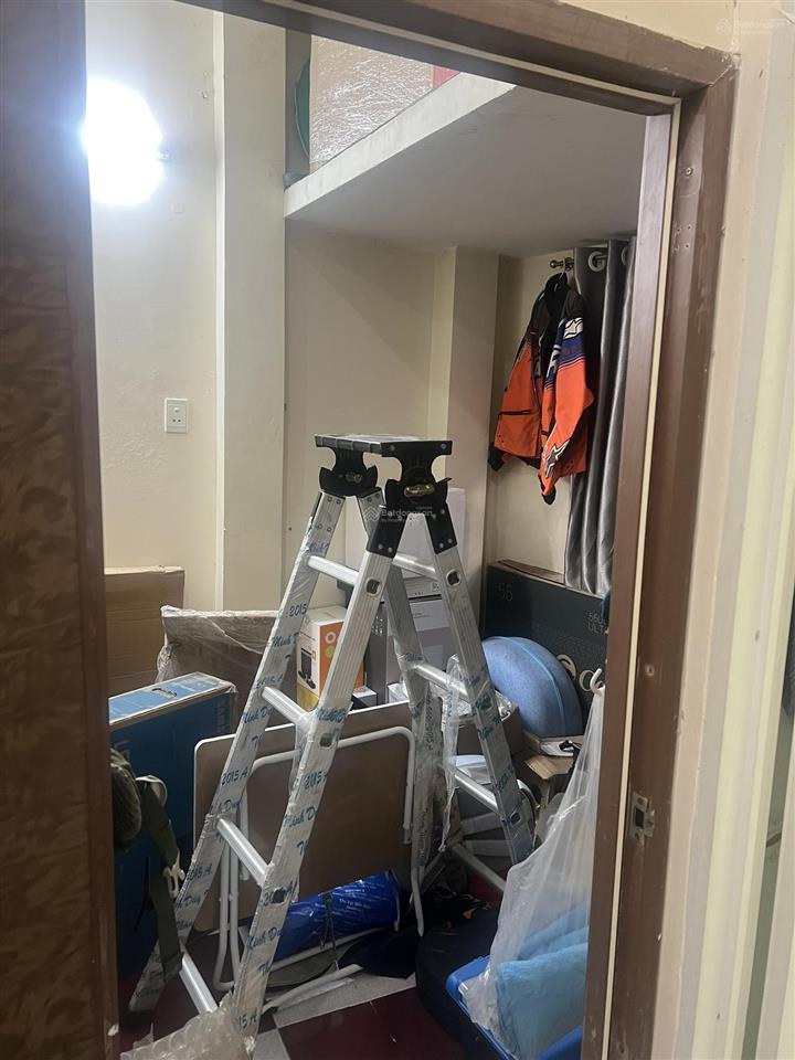 Nhà cho người trung niên hoặc người già, 2 mặt hẻm, 2pn, 2wc, 70m2 tại lê văn lương, giá 5,3 tỷ