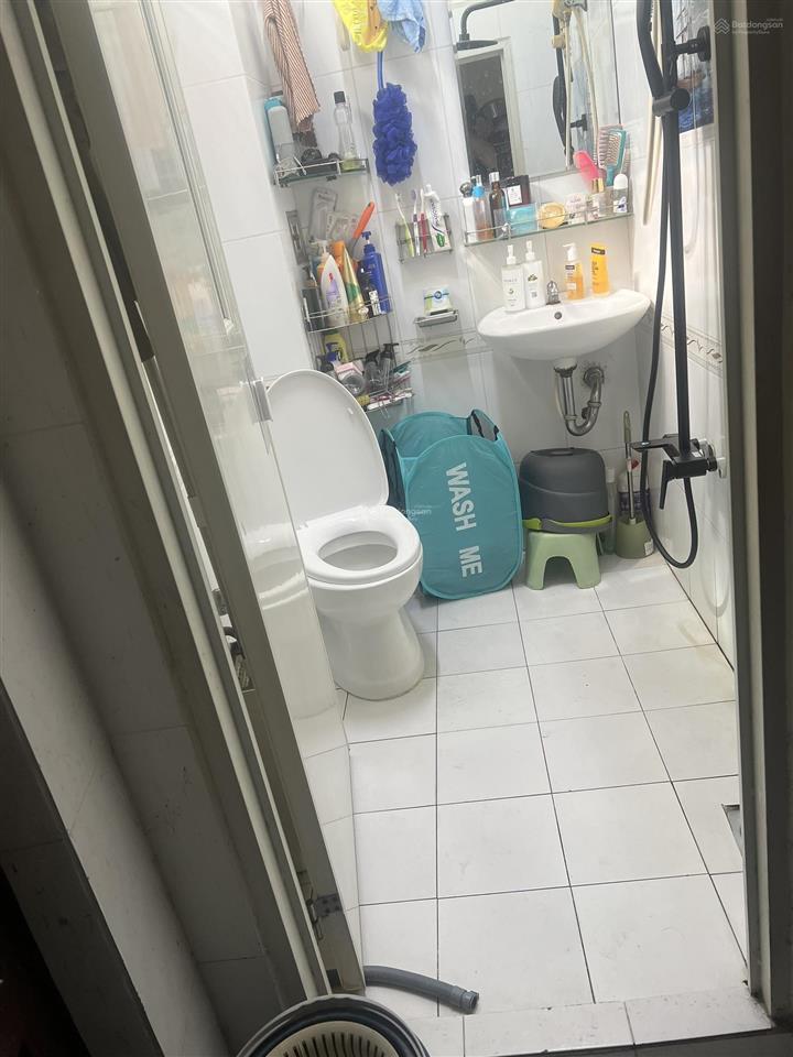 Nhà cho người trung niên hoặc người già, 2 mặt hẻm, 2pn, 2wc, 70m2 tại lê văn lương, giá 5,3 tỷ