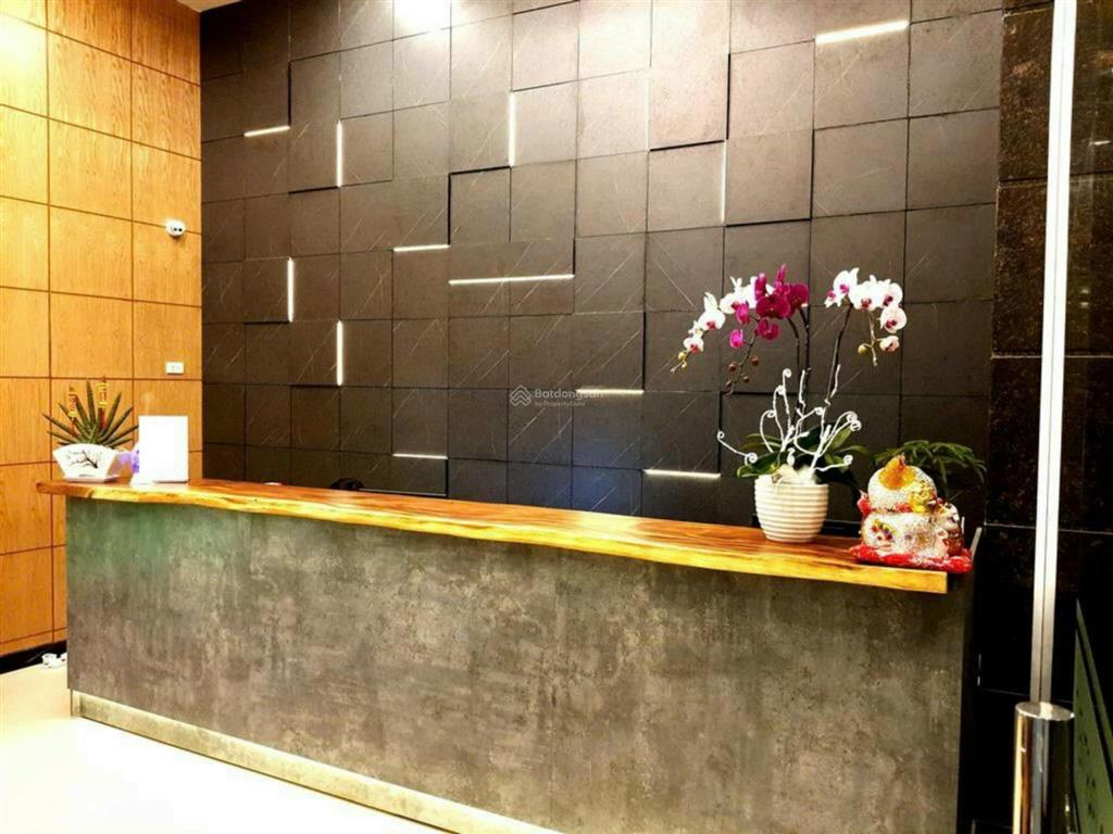 Bán khách sạn mars & venus cửu long p2 tân bình, dt 12x17m, cn 163m2, hầm 7 tầng giá 65tỷ