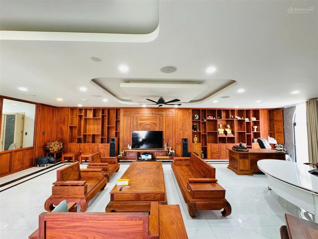 Bán tòa nhà vị trí góc 2 mặt tiền hà đô centrosa3 tháng 2cmt8, dt11x13m, cn 127,5m2giá 73 tỷ