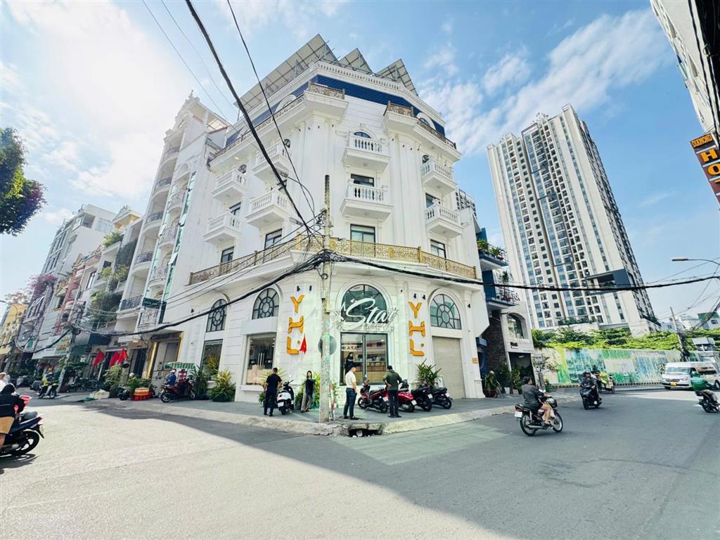 Bán tòa nhà vị trí góc 2 mặt tiền hà đô centrosa3 tháng 2cmt8, dt11x13m, cn 127,5m2giá 73 tỷ