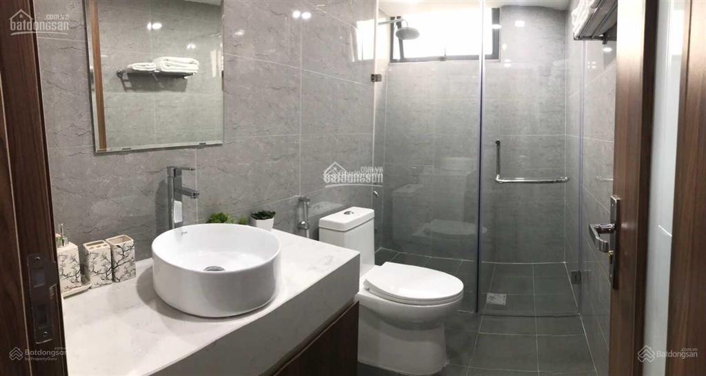 Chính chủ cần bán căn hộ dt 105m2 new skyline văn quán, hà đông 2 ngủ + 1, 2 wc.  0983 023 ***