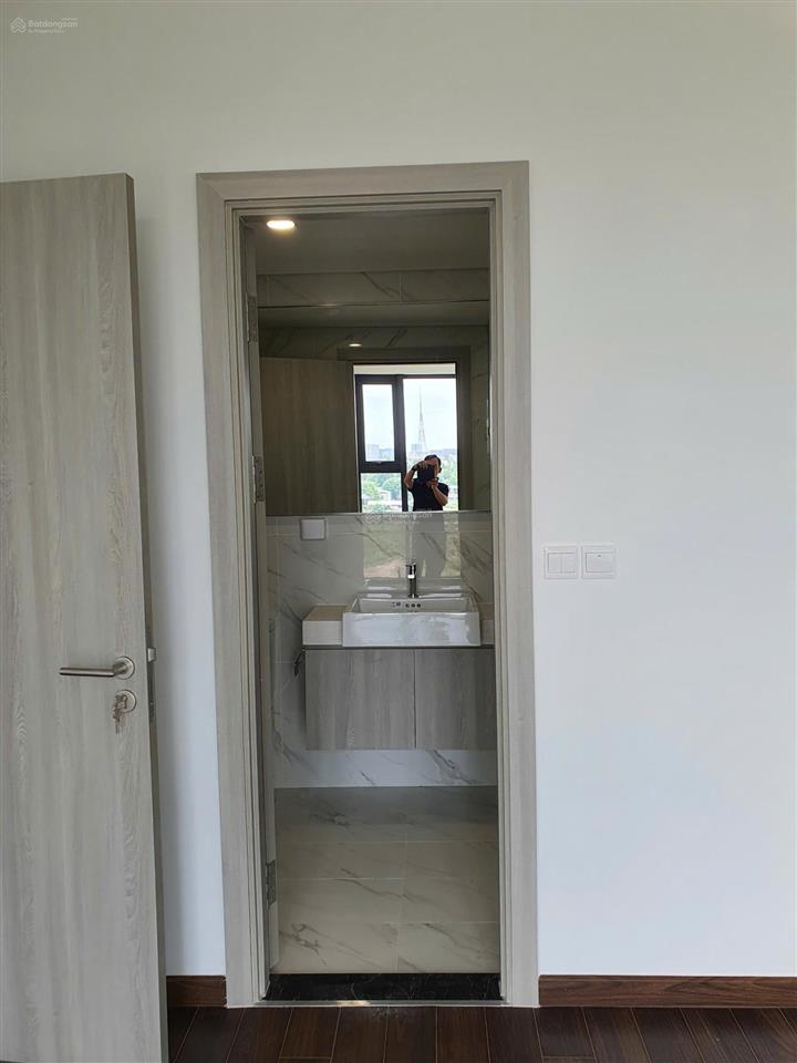 Chính chủ bán căn hộ 2pn 60,2m2 masteri west heights, view hồ công viên trung tâm, vị trí đẹp