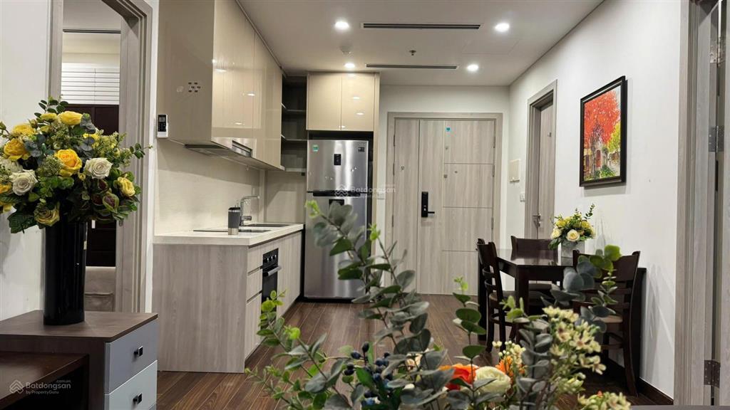 Cho thuê căn hộ masteri vinhomes smart city, 2pn 2wc, view hồ, full nội thất