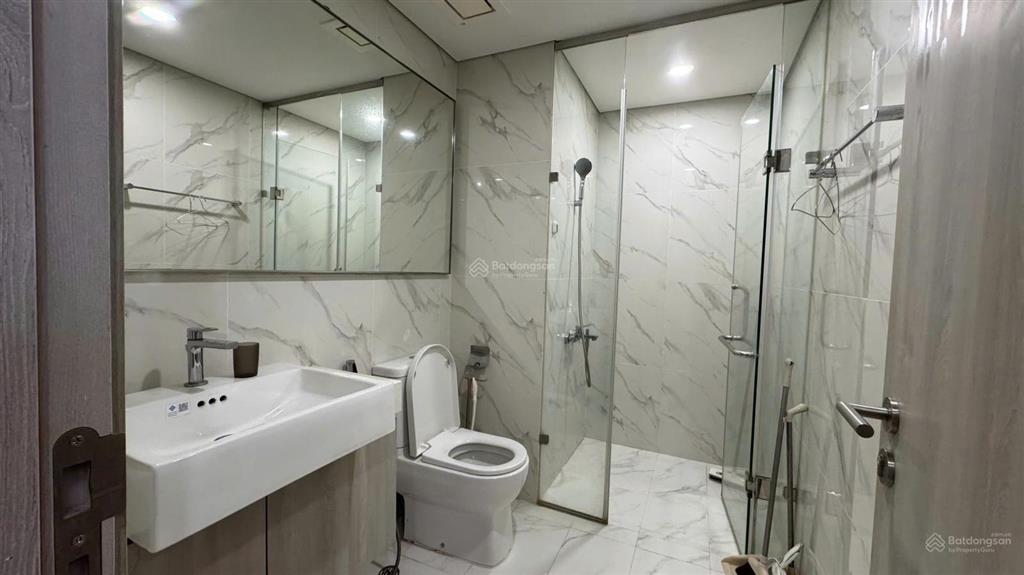 Cho thuê căn hộ masteri vinhomes smart city, 2pn 2wc, view hồ, full nội thất