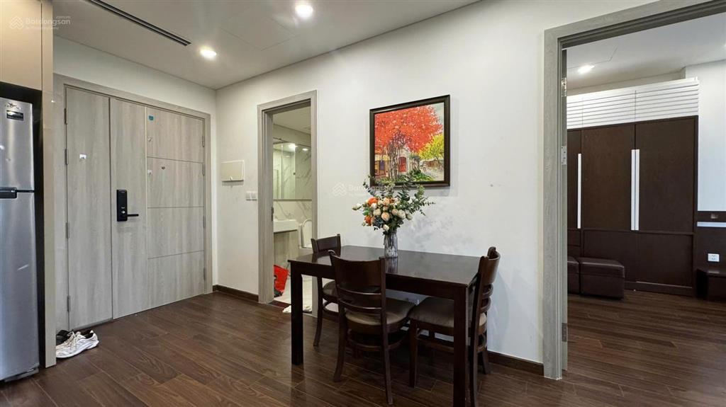 Cho thuê căn hộ masteri vinhomes smart city, 2pn 2wc, view hồ, full nội thất