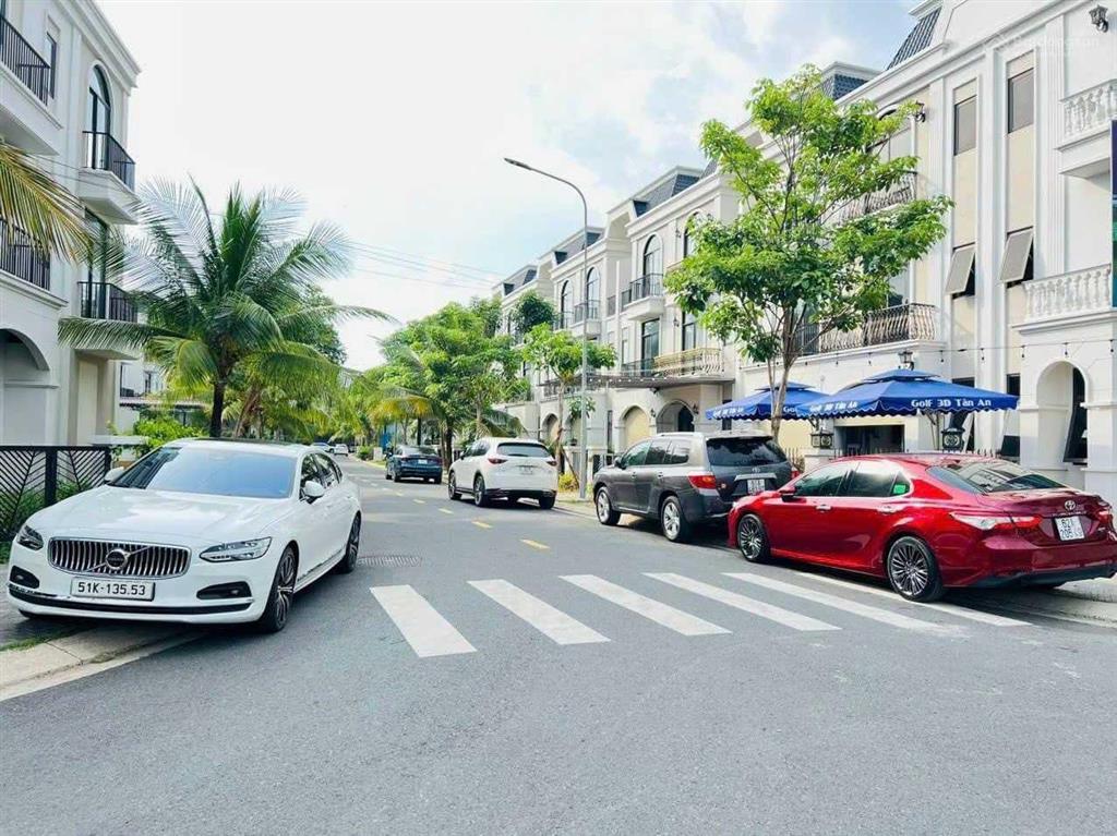 Chỉ 600tr sở hữu đẹp tại bella villa  mặt tiền đường 824 gần chợ đức hòa