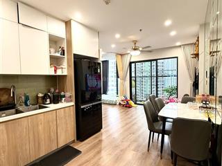 Chủ cần bán gấp căn góc 2n+ 64m2 view bể bơi, tầng trung tòa i1, full nội thất đẹp, sổ đỏ sẵn có