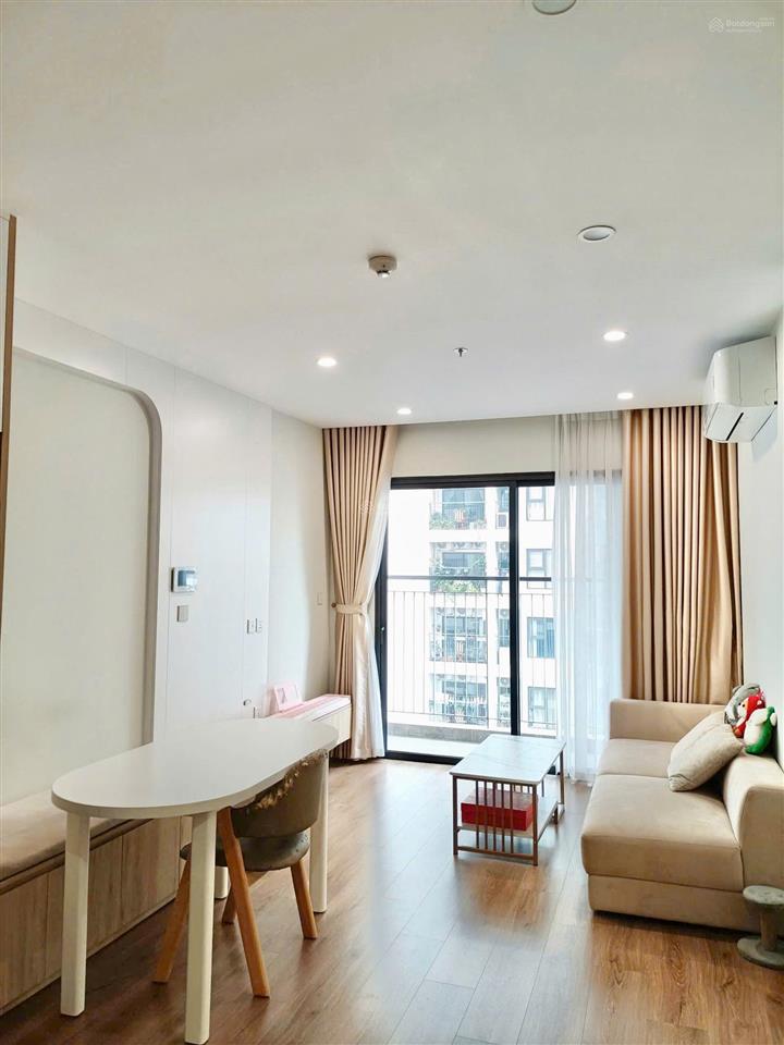 Bán căn 1n+ full nội thất toà i2, tầng trung view nội khu, giá tốt chỉ 3,3 tỷ, sổ đỏ sẵn có