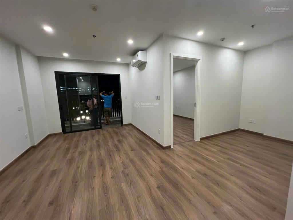 Chủ * bán gấp căn 1n+ 48m2 mặt hồ toà i1 giá cực tốt chỉ 2,8x tỷ, hướng mát, nhà mới, sẵn sổ