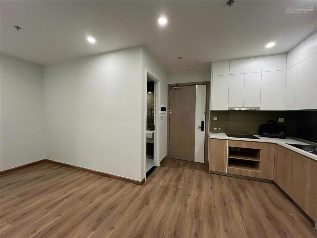 Chủ * bán gấp căn 1n+ 48m2 mặt hồ toà i1 giá cực tốt chỉ 2,8x tỷ, hướng mát, nhà mới, sẵn sổ
