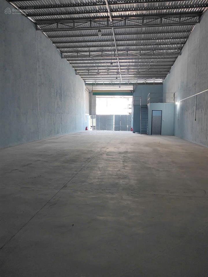 Cho thuê kho thành phố mới bình dương. diện tích 300m2, có văn phòng