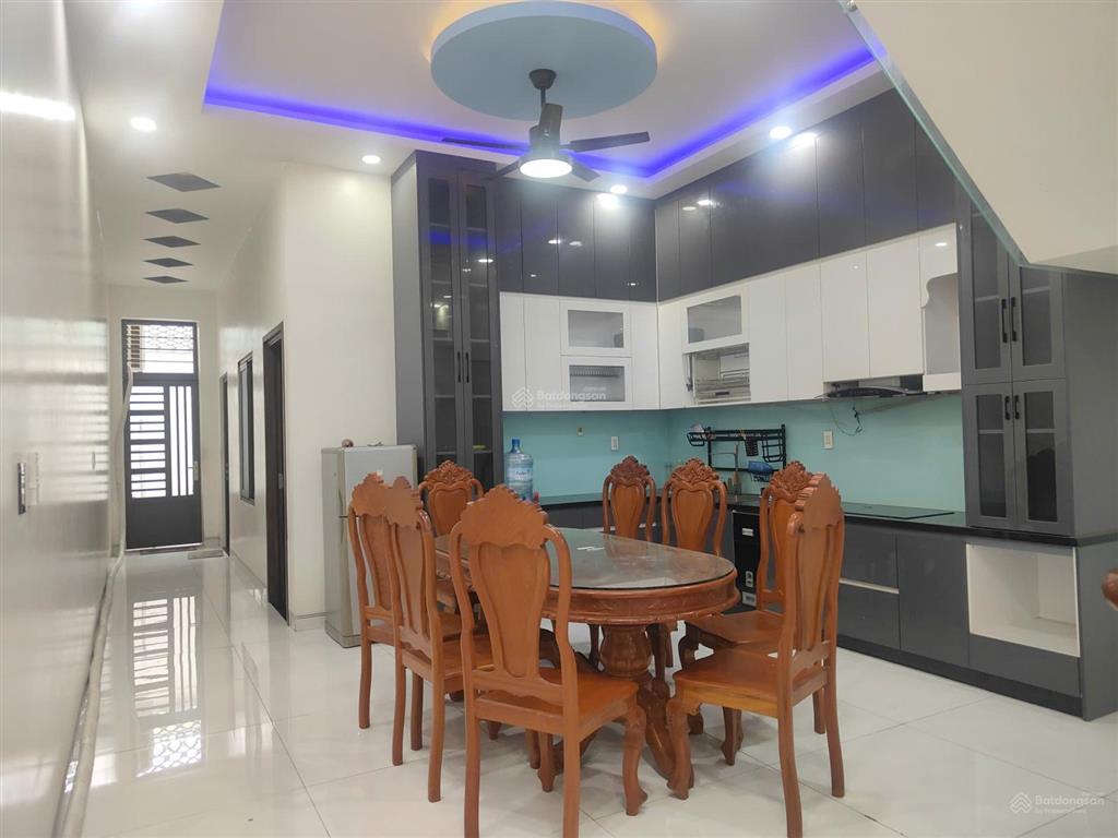 Cho thuê nhà phú tân,tp mới bình dương 
diện tích 5*30,4 phòng ngủ