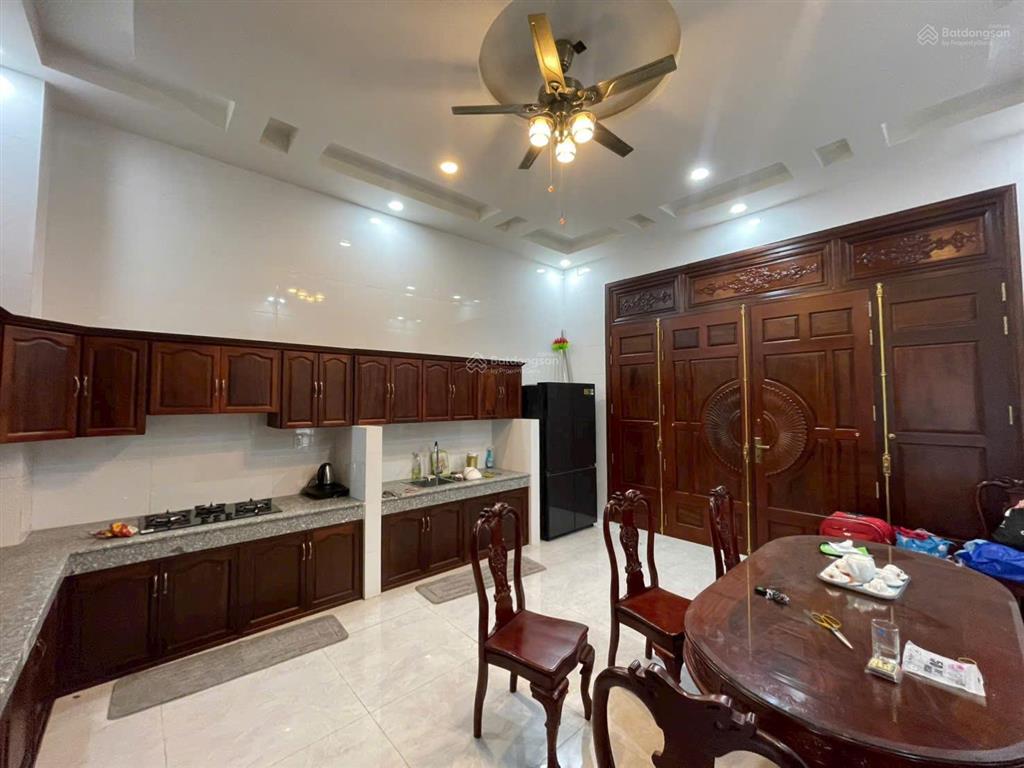 Cho thuê căn góc ngay trung tâm tp mới  5pn, 6wc