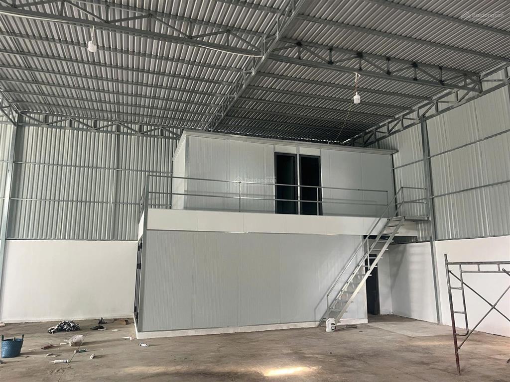 Cần cho thuê trung tâm tp mới diện tích gần 450m2, xưởng 2 mặt tiền