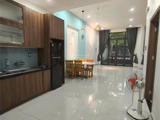 Cho thuê nhà tm dv mặt tiền đường phú mỹ 
dt 7*17,3 phòng ngủ,3wc