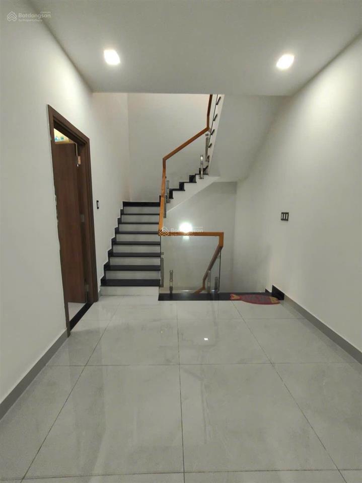 Cho thuê nhà tm dv mặt tiền đường phú mỹ 
dt 7*17,3 phòng ngủ,3wc