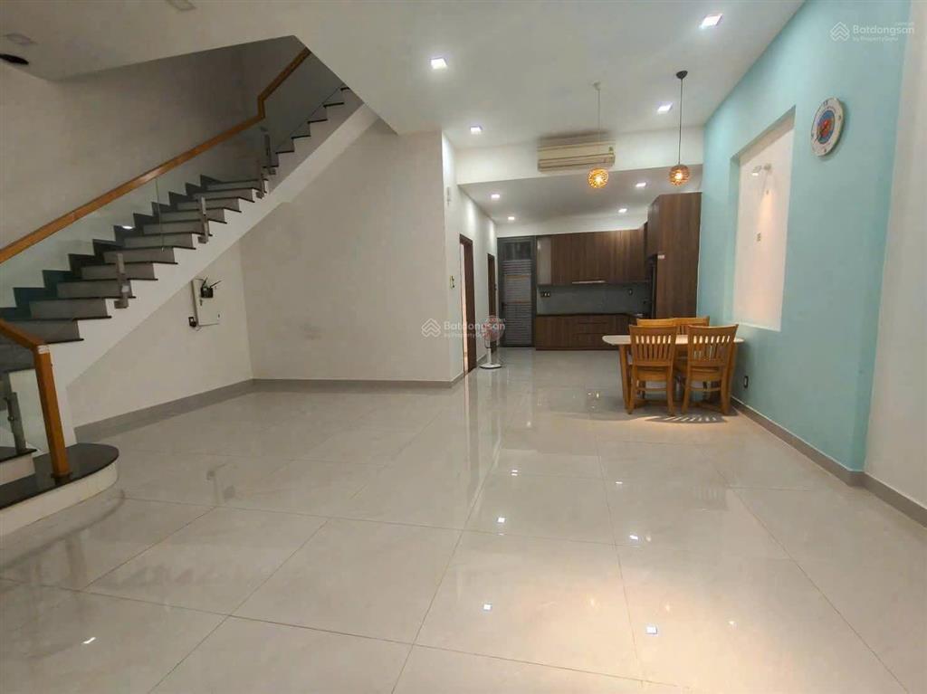 Cho thuê nhà tm dv phú mỹ
dt 7*17, 3 phòng ngủ, 3 wc