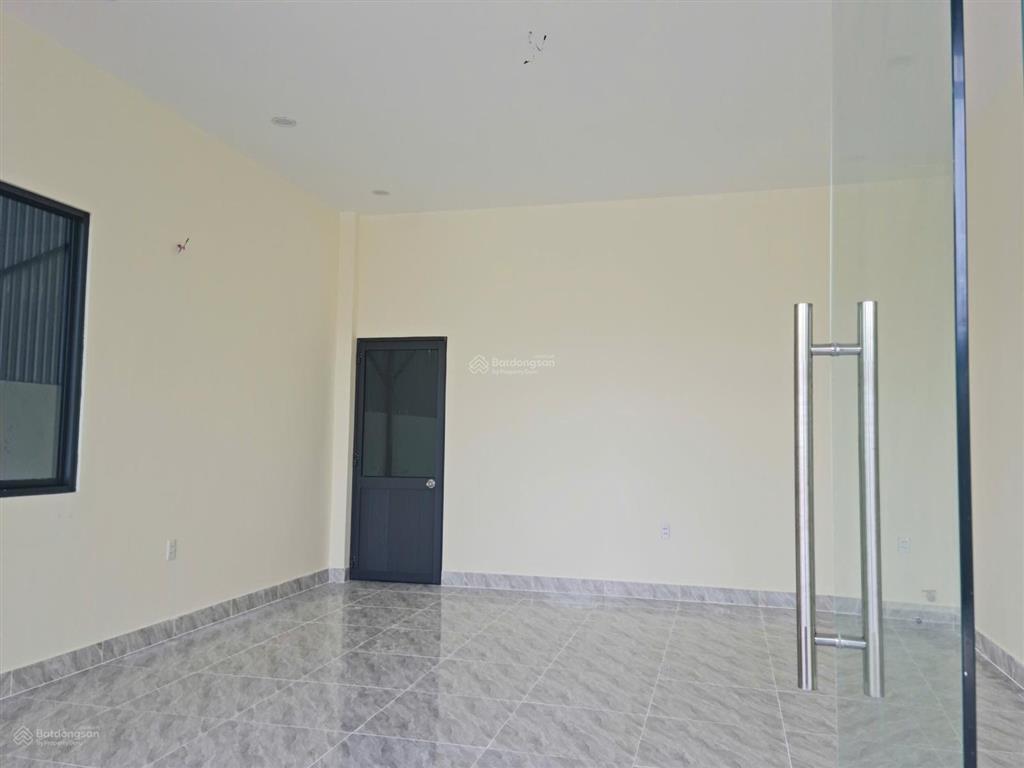 Cho thuê kho bến cát, dt 300m2, có 2 văn phòng