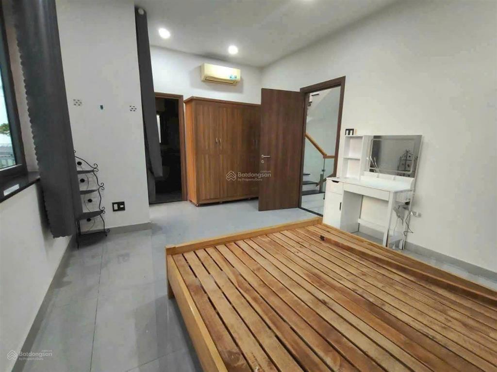 Cho thuê nhà tm dv phú mỹ
dt 7*17,3 phòng ngủ,3wc