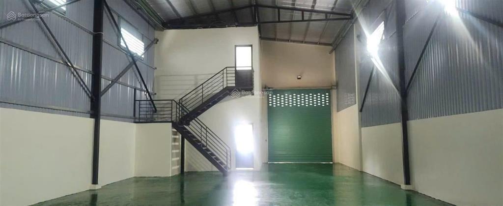 Cho thuê kho bến cát
dt 300m, có 2 văn phòng